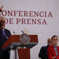 AMLO mantiene el segundo lugar entre 13 mandatarios con mayor aprobación, según encuesta de MCPI