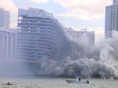 El icónico hotel Mandarin Oriental de Miami es demolido tras 25 años en pie (Videos)