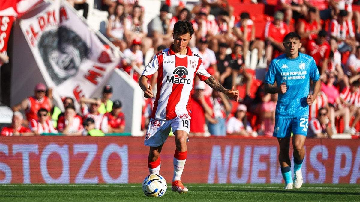 Gran triunfo metió Instituto ante Atlético Tucumán.