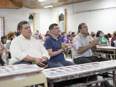 Marcos Koopmann acompañó a los adultos mayores en el cierre de talleres