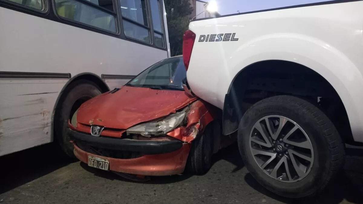 Por el choque, tuvieron que cortar el tránsito en varias calles de Bariloche. Fuente: (Twitter)