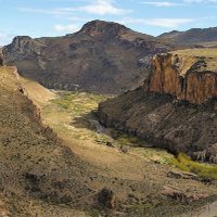 Viaje al pasado: cómo visitar la cueva de Santa Cruz con pinturas rupestres de 10.000 años
