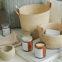 Convertí un simple bidón plástico en este útil contenedor para darle un toque chic a tu baño