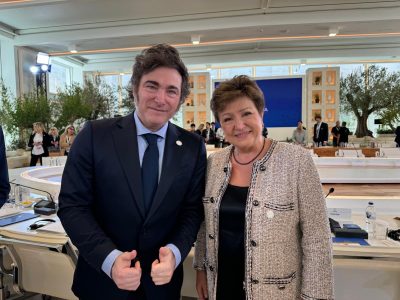 El FMI prevé que Argentina vuelva a tomar deuda en 2026 y que el riesgo país se estabilice en 450 puntos