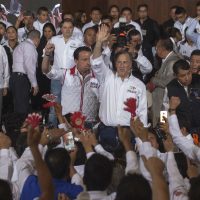 No queremos a alguien que destruya inversiones, como AMLO en la CDMX: Meade ante cetemistas
