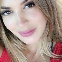 "¡Rasgada entera!" Shannon De Lima festejó a lo grande con una remera que dejó ver de más