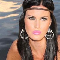 "¡Acalorada!" Natalie Weber quiso tapar su cuerpo con un sombrero pero... ¡No fue suficiente!
