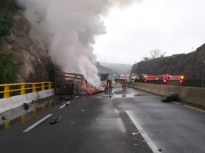Chocan tráileres en Tlajomulco; hay cuatro muertos