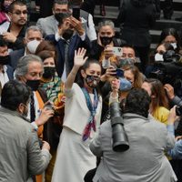 "No es tiempo ni de futurismos ni de agendas personales": Sheinbaum en su tercer informe