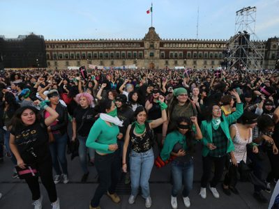 El Zócalo de la CDMX se suma al performance global "Un violador en tu camino” (Video)