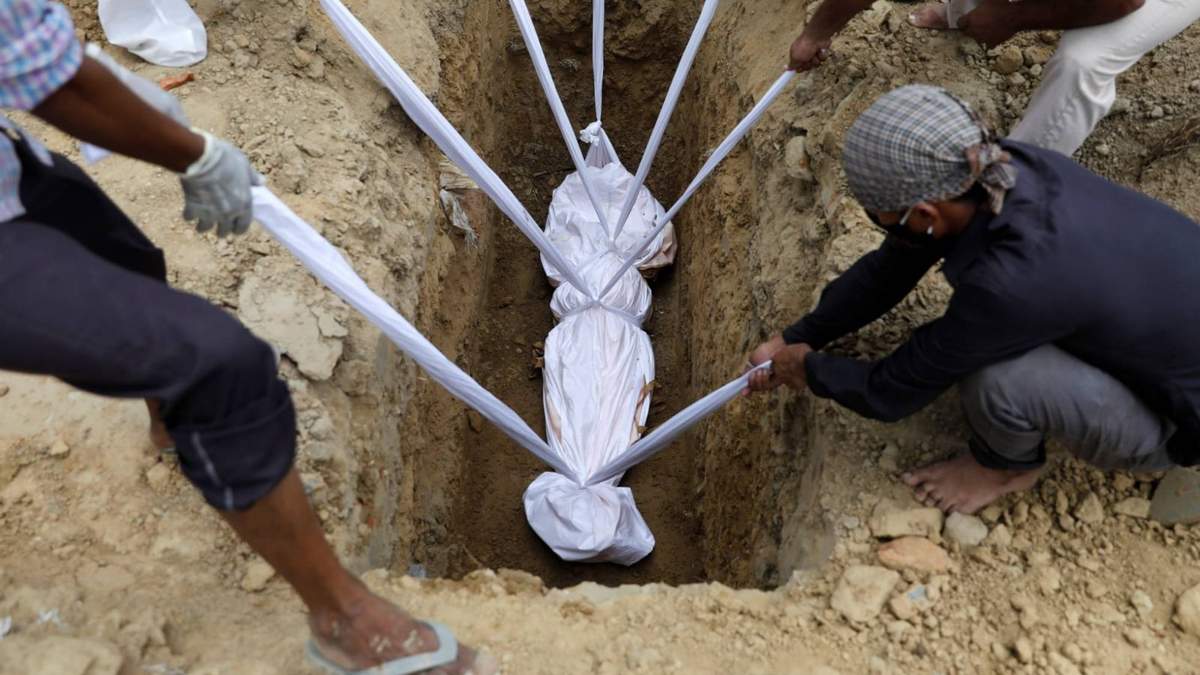 Los rituales mortuorios tuvieron que ser drásticamente cambiados a causa de la pandemia. Fuente: (Twitter)