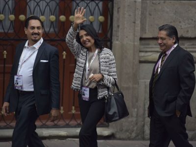 Estudiantes de la Universidad del Pedregal tunden con preguntas a Barrales; Arriola cae en coladera