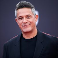 Un video confirma que Alejandro Sanz no pierde el tiempo ni en las grabaciones: "Eres tan linda"