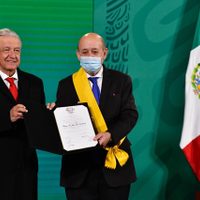 AMLO condecora con el Águila Azteca al canciller de Francia en la mañanera
