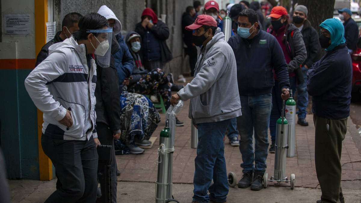 Filas hasta de 7 horas para conseguir oxígeno
