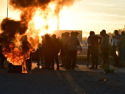 ATE Río Negro reclama en los accesos a la provincia