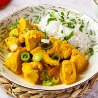 Pollo al curry: en pocos minutos y muy fácil, la popular receta asiática con la que vas a quedar como un verdadero chef