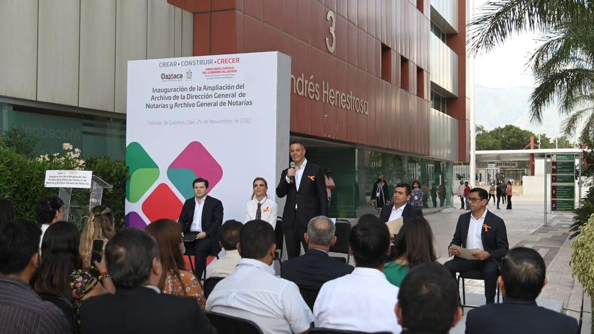 Alejandro Murat, entonces gobernador de Oaxaca, inaugura la ampliación del Archivo General de Notarías, 25 de noviembre de 2022