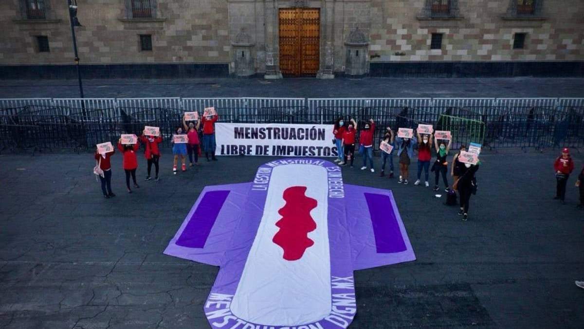 La colectiva frente a Palacio Nacional