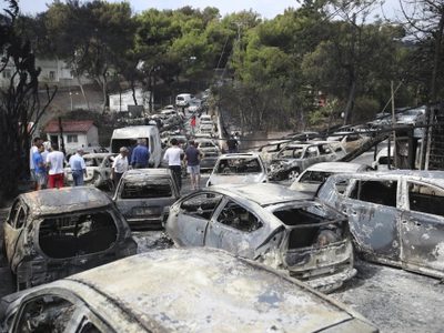 Condenan en Grecia a exfuncionarios de bomberos por incendio que mató a más de cien personas