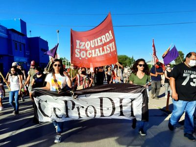 Una manifestación en repudio al ataque de Cuesta del Ternero corta el tránsito Cipolletti - Neuquén
