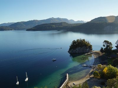 Turismo alternativo en Neuquén: paseos lacustres, termas y recorridas por el río
