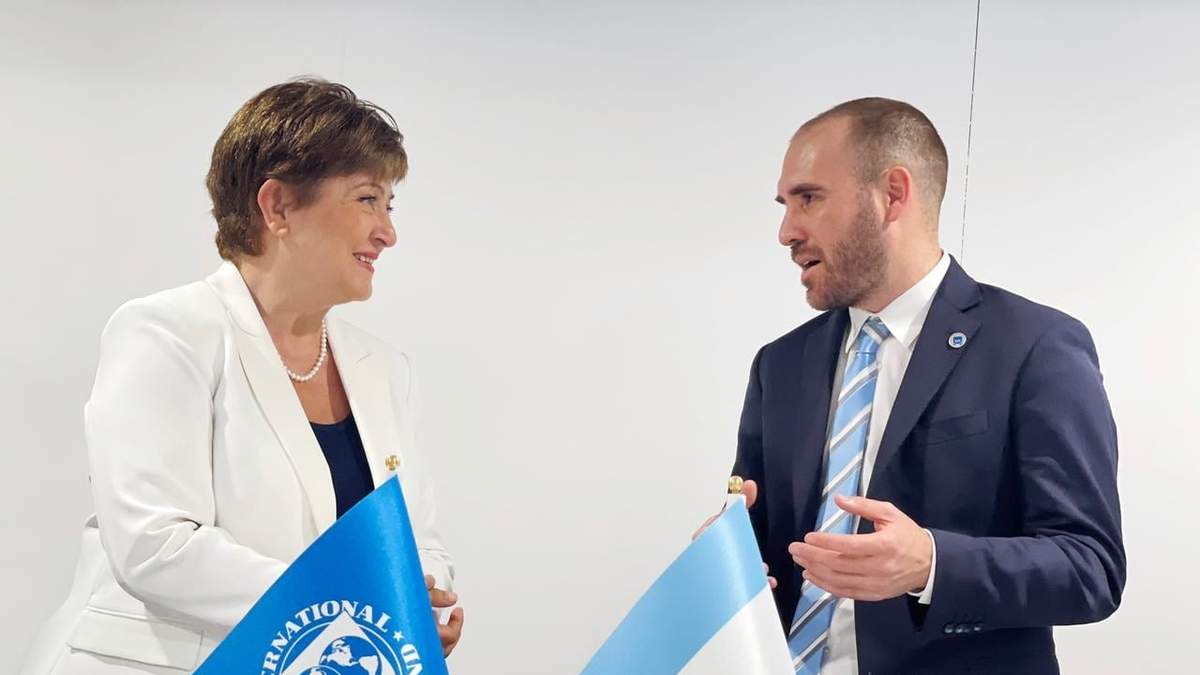 El ministro de Economía, Martín Guzmán y la directora gerenta del Fondo Monetario Internacional, Kristalina Georgieva. Fuente: (Twitter)