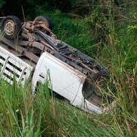 Vuelca camioneta con alumnos de un CBTIS en Guerrero; 13 heridos