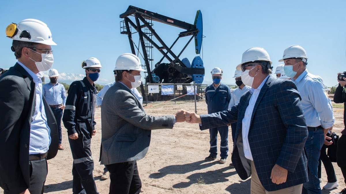 Rodolfo Suárez visitó las instalaciones del Puesto Pozo Cercado Oriental. Fuente: (Twitter)