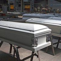 Ahora viene la escasez de ataúdes