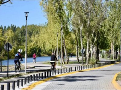 Atacaron a un hombre y una mujer oriundos de Cipolletti en el Paseo de la Costa de Neuquén