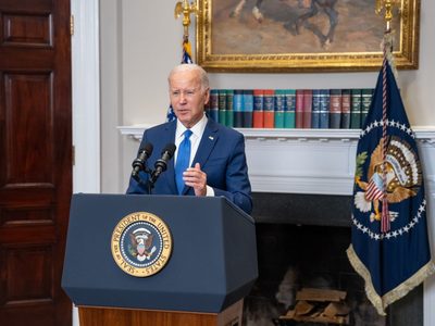 Biden encomia al mundo a defender la democracia y limpiarla de corrupción