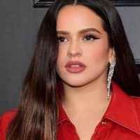 “Ya pasaste de…”: Rosalía quiso lucir un atuendo pero sus fans solo la criticaron
