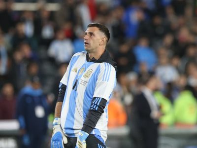 “Necesita ver a un psiquiatra”: el dardo de un campeón del mundo al Dibu Martínez