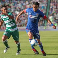 Cruz Azul da su peor partido y casi gana; Santos rescata angustioso empate