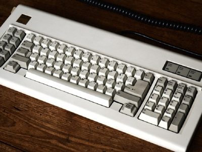 Si tenés un teclado viejo de compu, no lo tires: creá este portarretrato con toda la onda