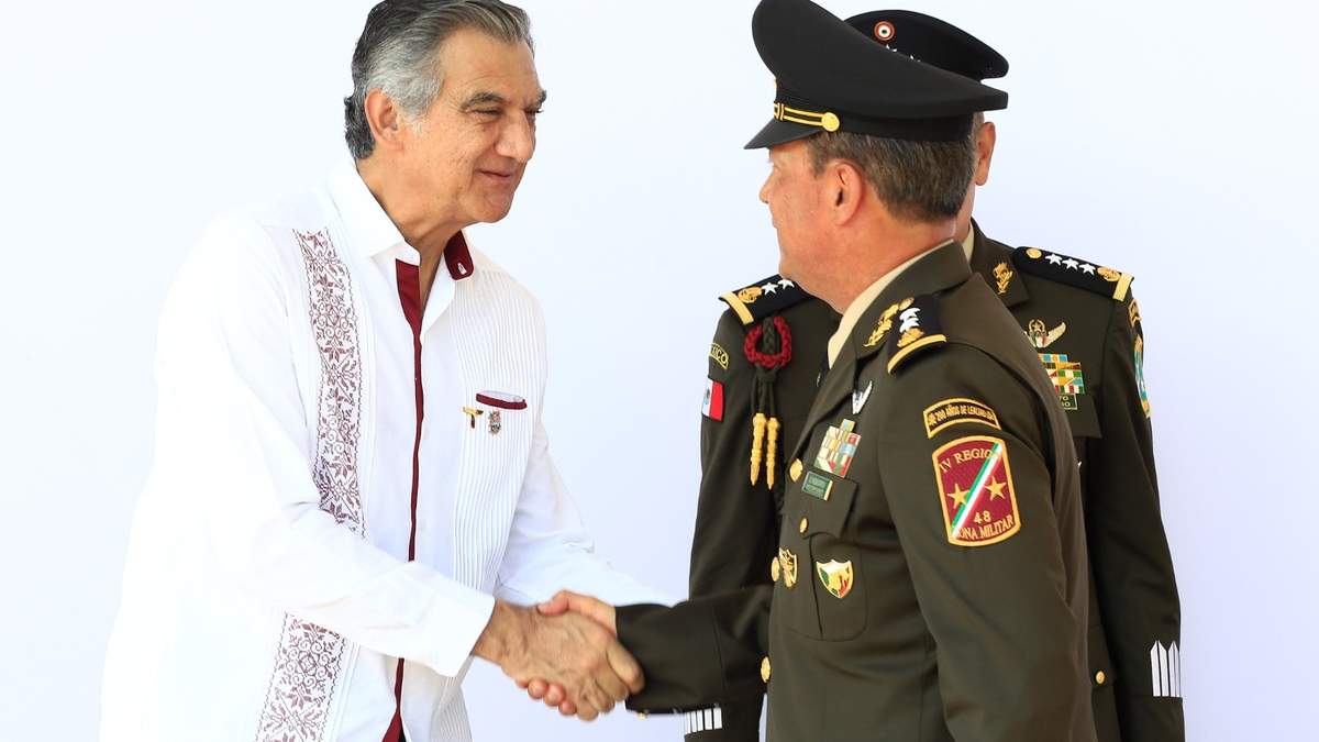 Asiste gobernador Américo Villarreal a la toma de posesión del comandante de la 48/a Zona Militar