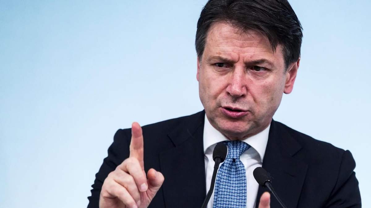 Giuseppe Conte, el presidente italiano y una medida para tratar de frenar el avance del coronavirus. Fuente: (Twitter)