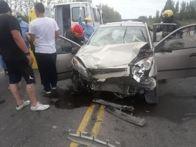 Otro brutal accidente sobre la ruta 22: hay cuatro personas heridas