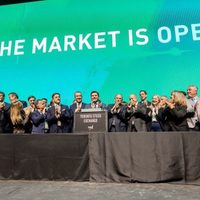 Orrego tocó la campana del mercado bursátil de Toronto, que quiere financiar a la minería