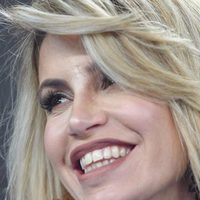 "¡Qué bomba!" Florencia Peña se acostó sobre la arena y posó totalmente ¡como vino al mundo!