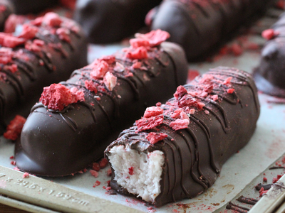 Barritas de chocolate con coco y frutilla: no gastes en el kiosco y prepará esta rica receta