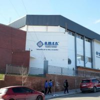 Un polémico panfleto entregado por el colegio AMEN es acusado de violar la ley de la ESI