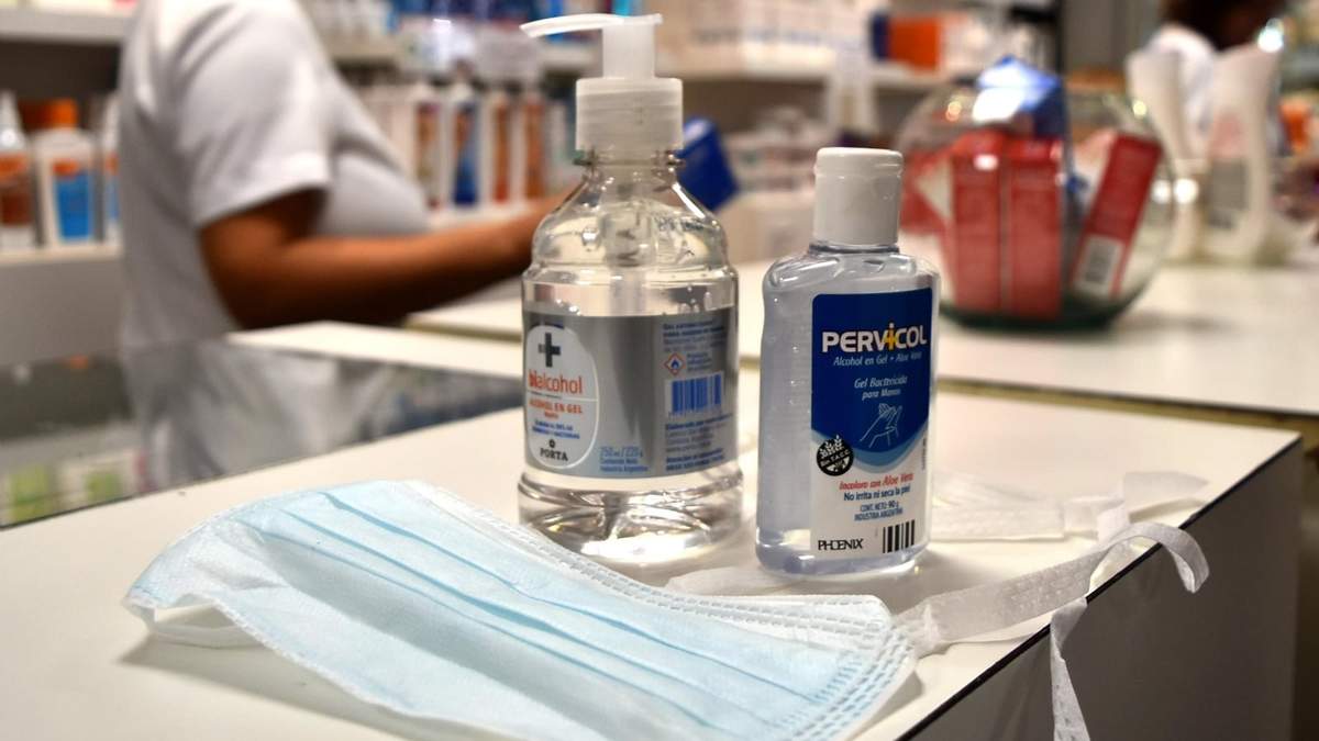 Sancionaron a vendedores de alcohol en gel y barbijos. Fuente: (Twitter)