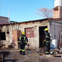 Dos bebés fueron salvados de un incendio ocurrido en Centenario
