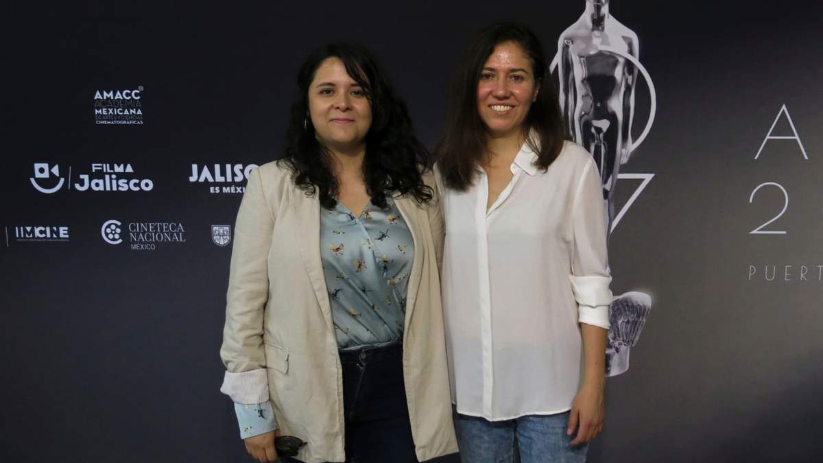 Las directoras Astrid Rondero, a la izquierda, y Fernanda Valadez de la película "Sujo" posan para un retrato en la 67ª edición del almuerzo de los nominados al Premio Ariel de México en la Ciudad de México