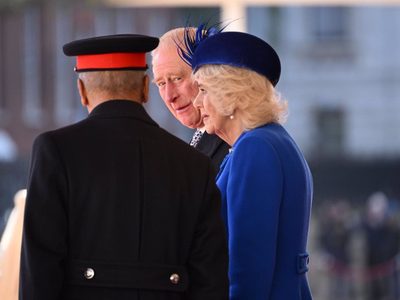 Miembro del personal del Palacio de Buckingham dimite por comentarios racistas