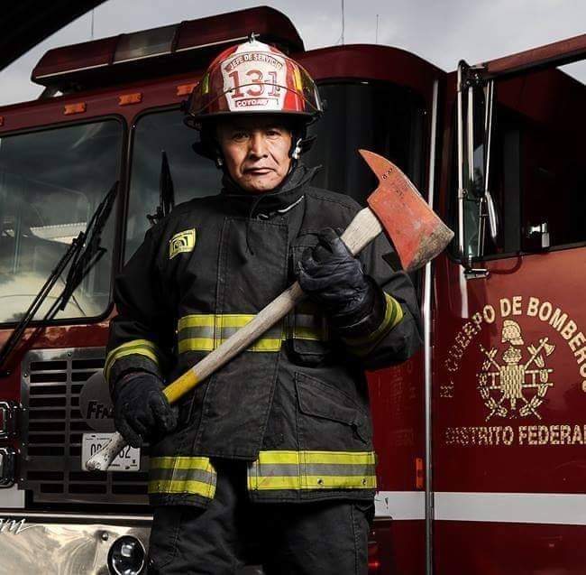 Durante décadas comandó a los bomberos de Ciudad de México