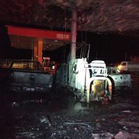 Se incendian dos camionetas en gasolinería de Jalisco al cargar combustible (Video)