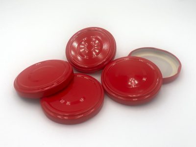 No las tires: el ingenioso truco para transformar tapas de frascos en imanes para tu heladera